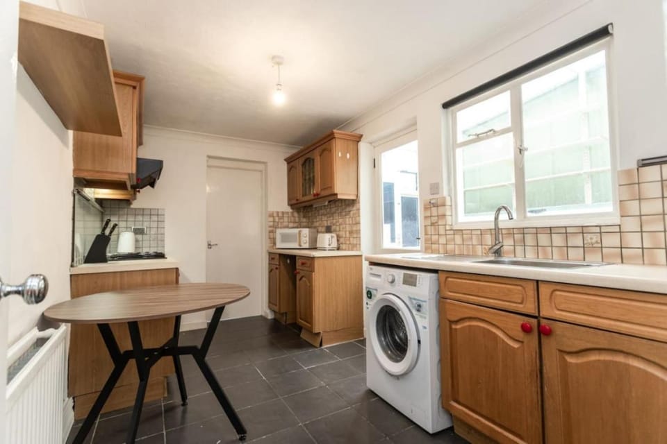 Kitchen or kitchenette, oven, stove, toaster, washing machine