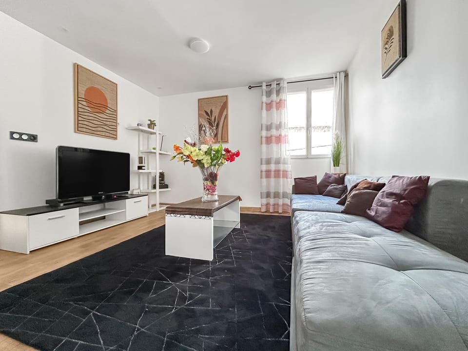 Communal lounge/ TV room, Living room, Seating area