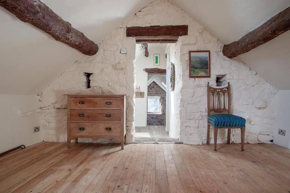Wren Cottage, Manifold cycle trail,Peak District House in Staffordshire Moorlands District