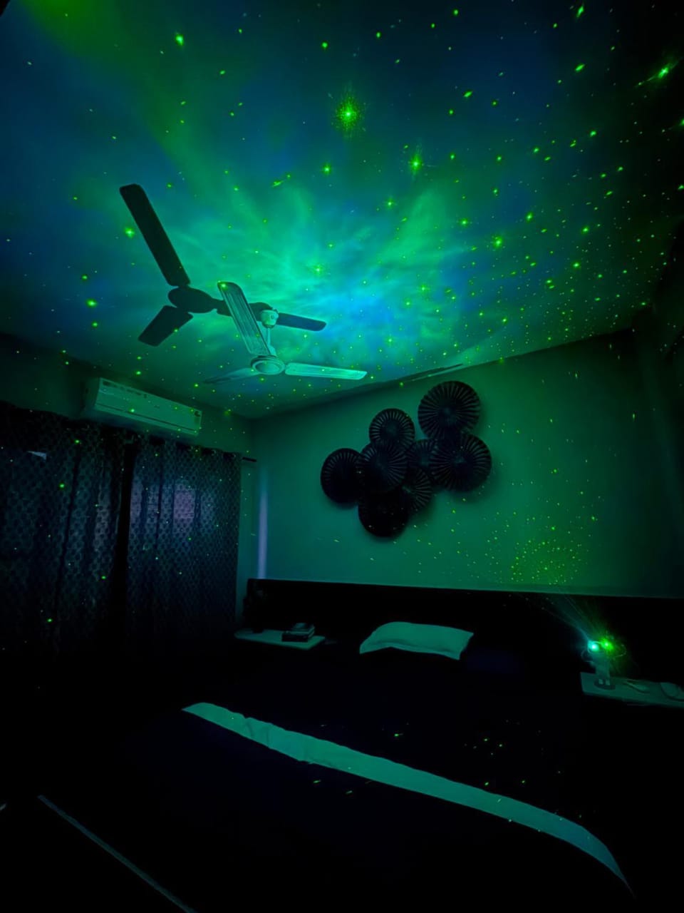 Photo of the whole room, Bedroom, air conditioner
