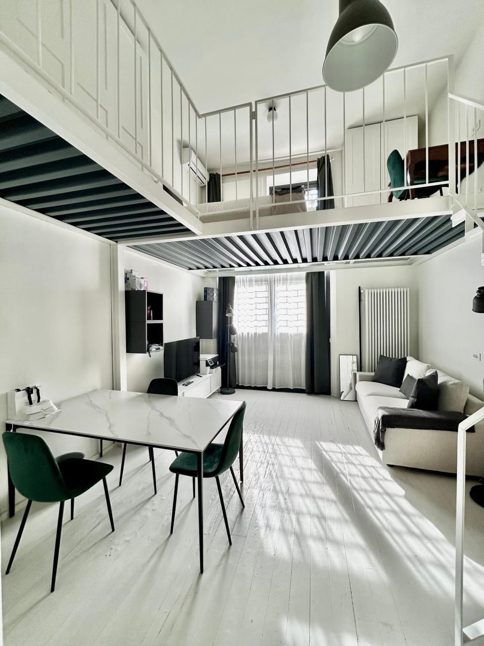 TV and multimedia, Living room, Seating area, Dining area