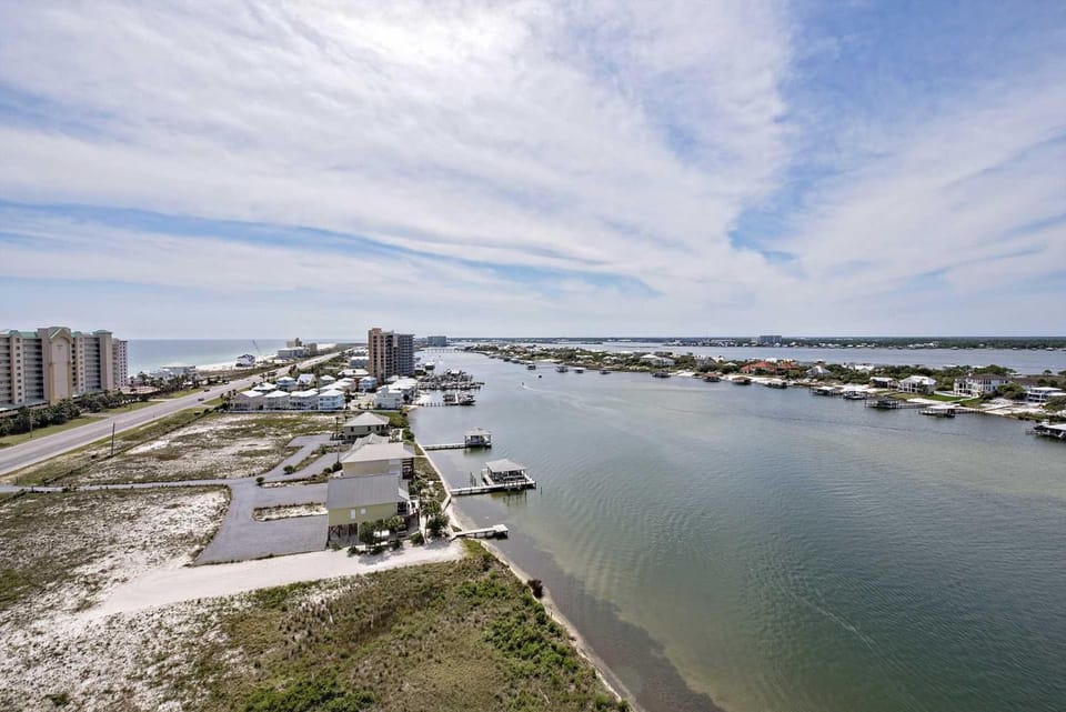 Bella Luna Penthouse 8 House in Ono Island