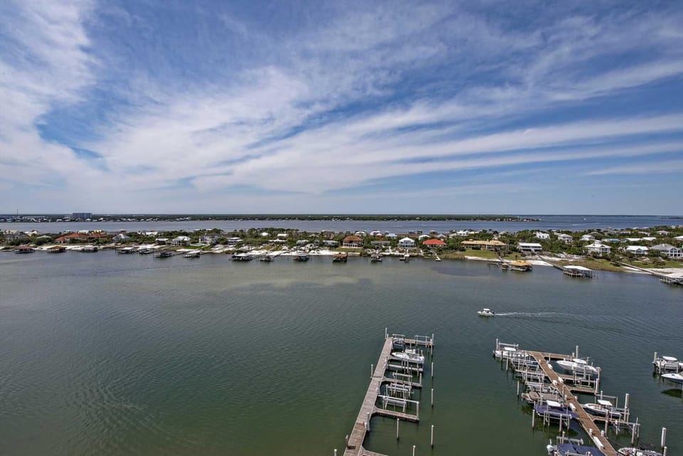 Bella Luna Penthouse 8 House in Ono Island