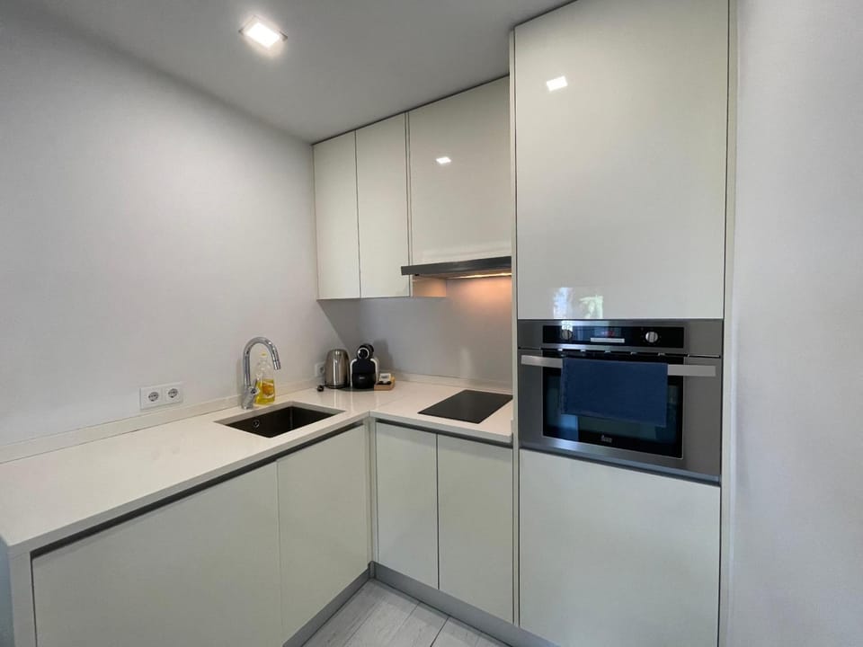 Kitchen or kitchenette, oven, stove, washing machine
