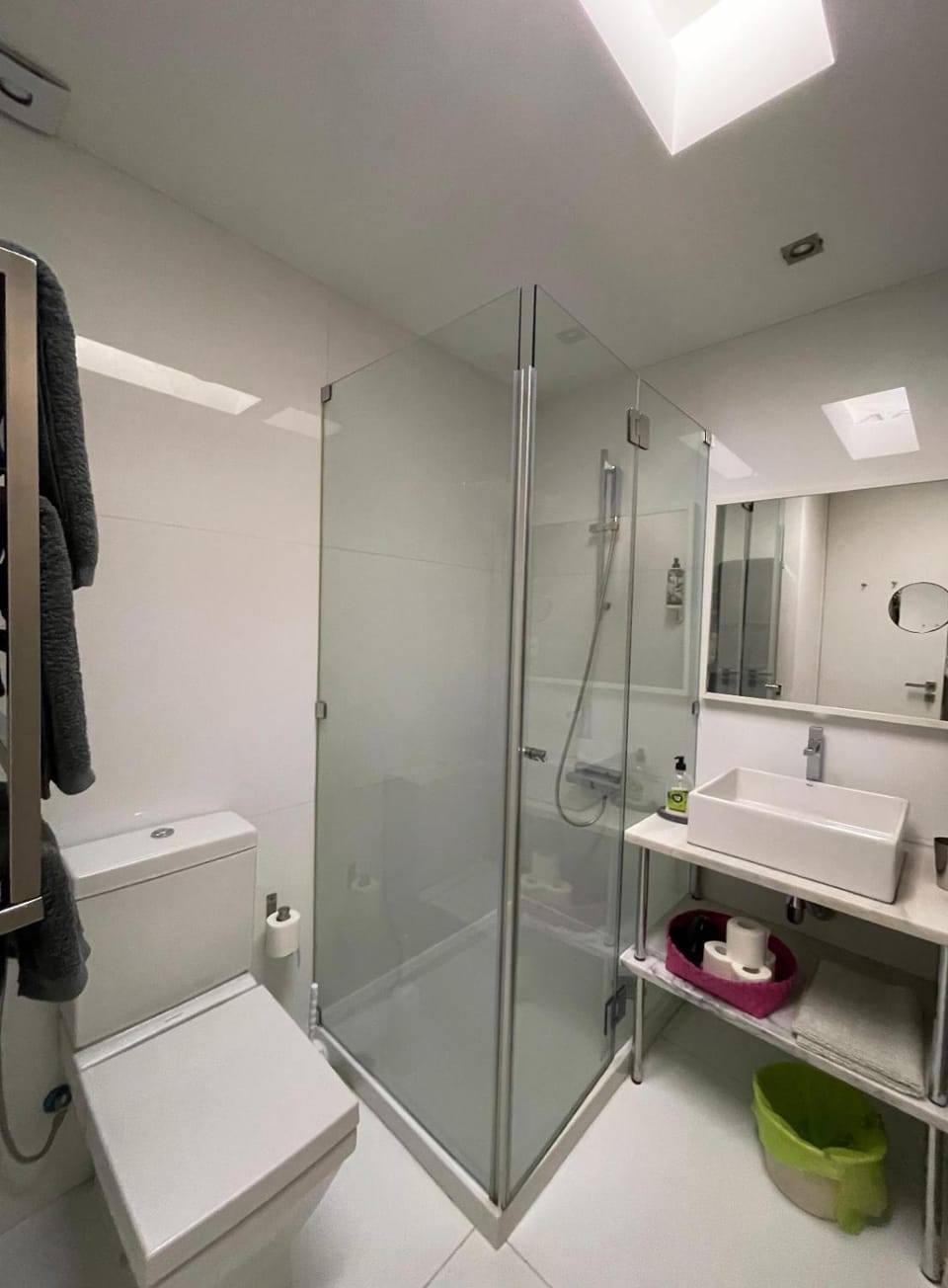 Shower, Toilet, Bathroom, towels