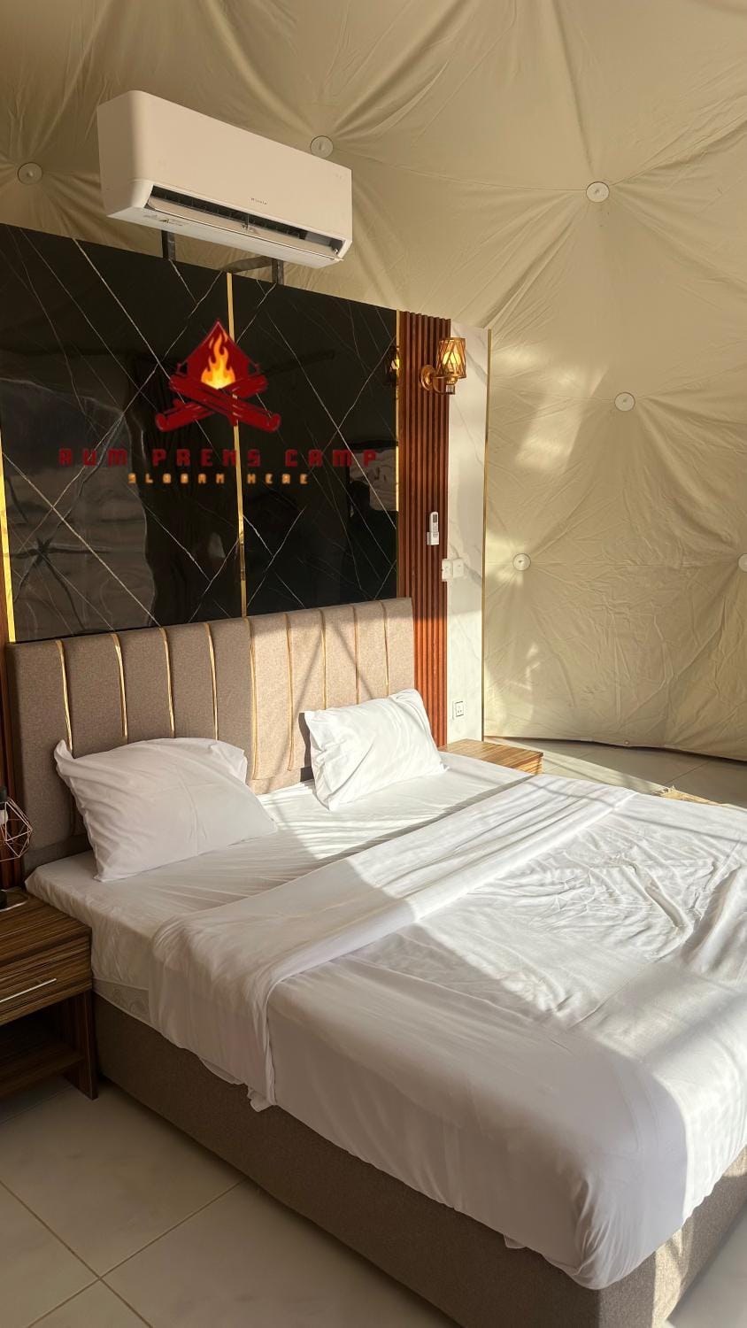 Bed, Photo of the whole room, Bedroom, air conditioner