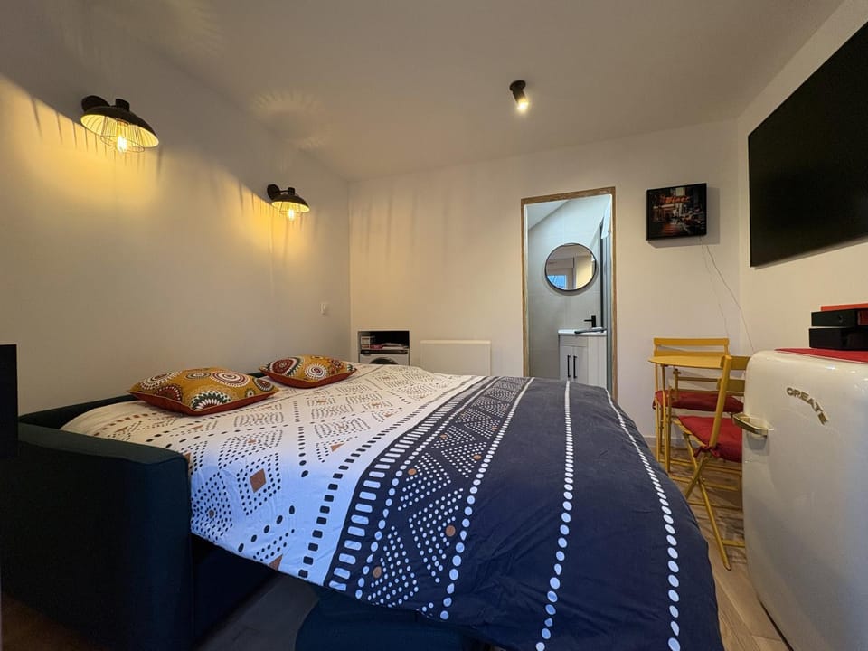 Bed, Bedroom