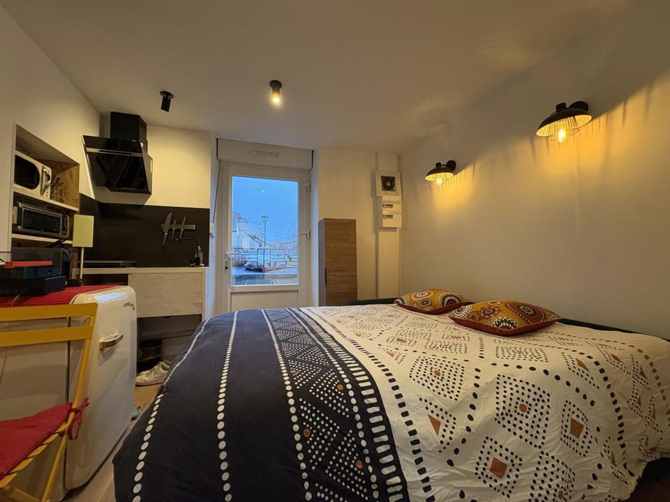 Bed, Bedroom
