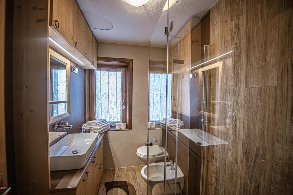 Shower, towels