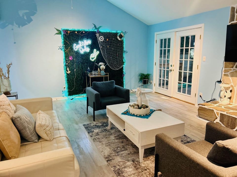 Communal lounge/ TV room, TV and multimedia, Living room, Seating area