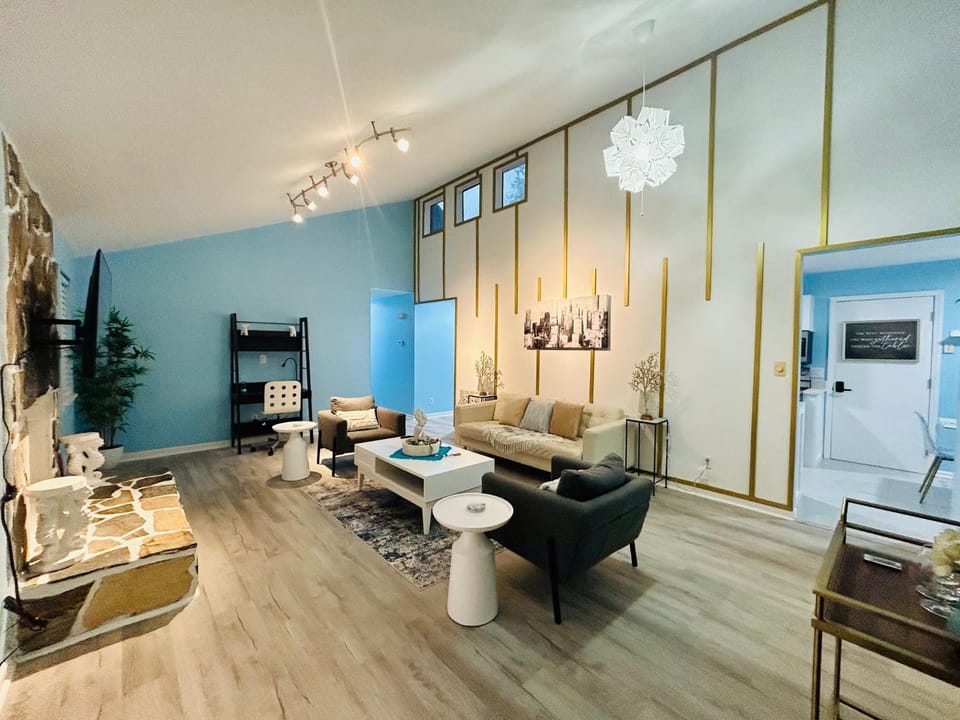 Communal lounge/ TV room, TV and multimedia, Living room, Seating area