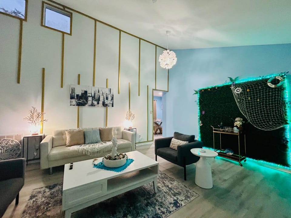 Communal lounge/ TV room, TV and multimedia, Living room, Seating area