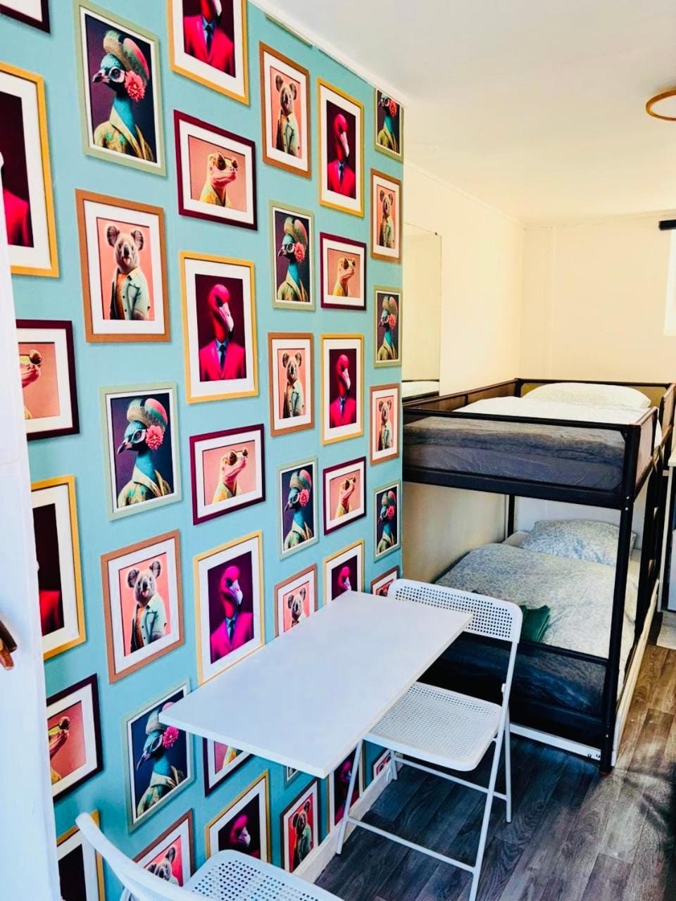 Bed, Photo of the whole room, Seating area, Dining area, Bedroom