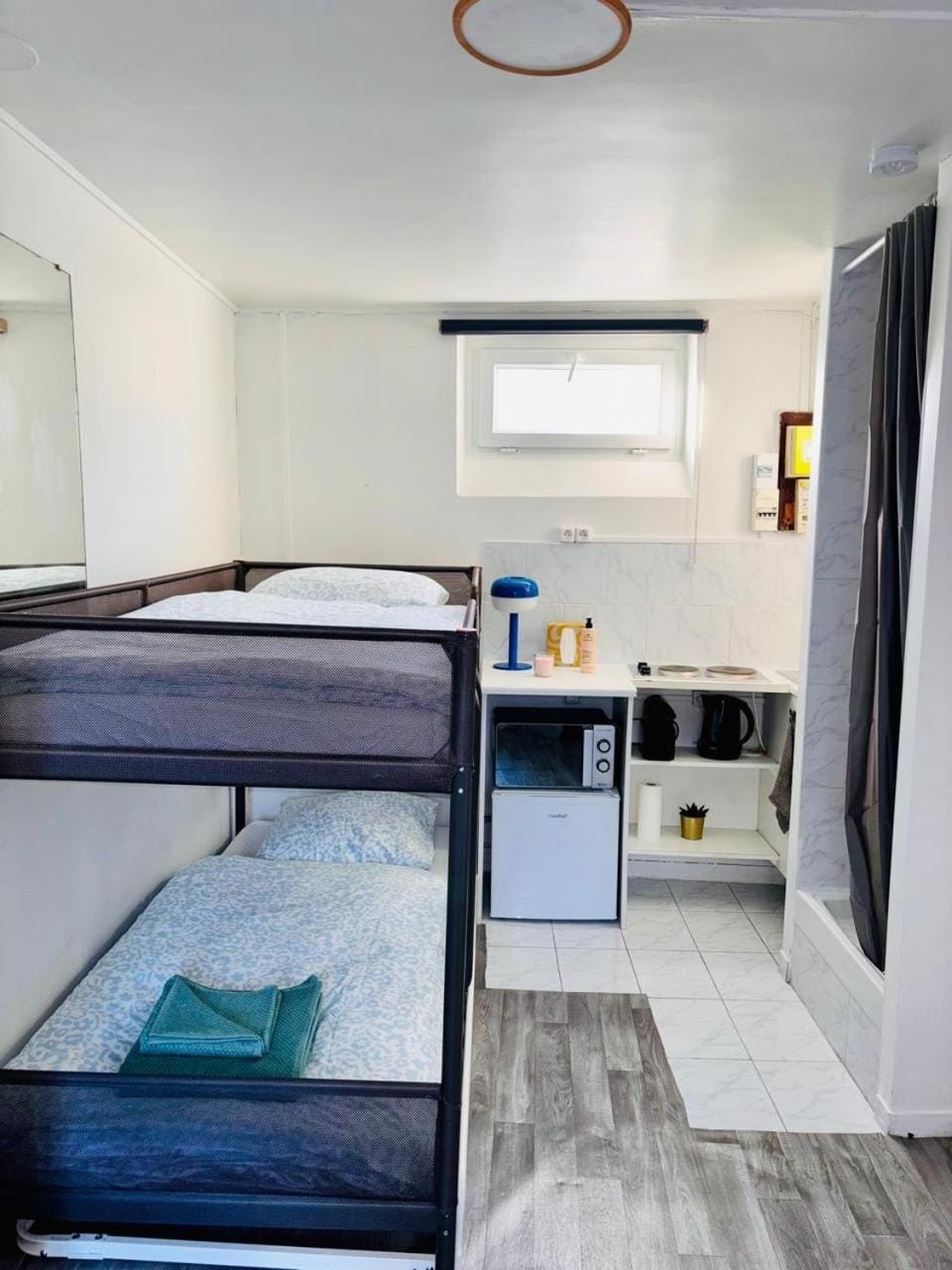 Kitchen or kitchenette, Photo of the whole room, bunk bed, towels