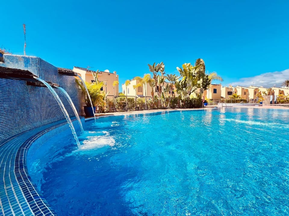 Day, Pool view, Swimming pool, sunbed