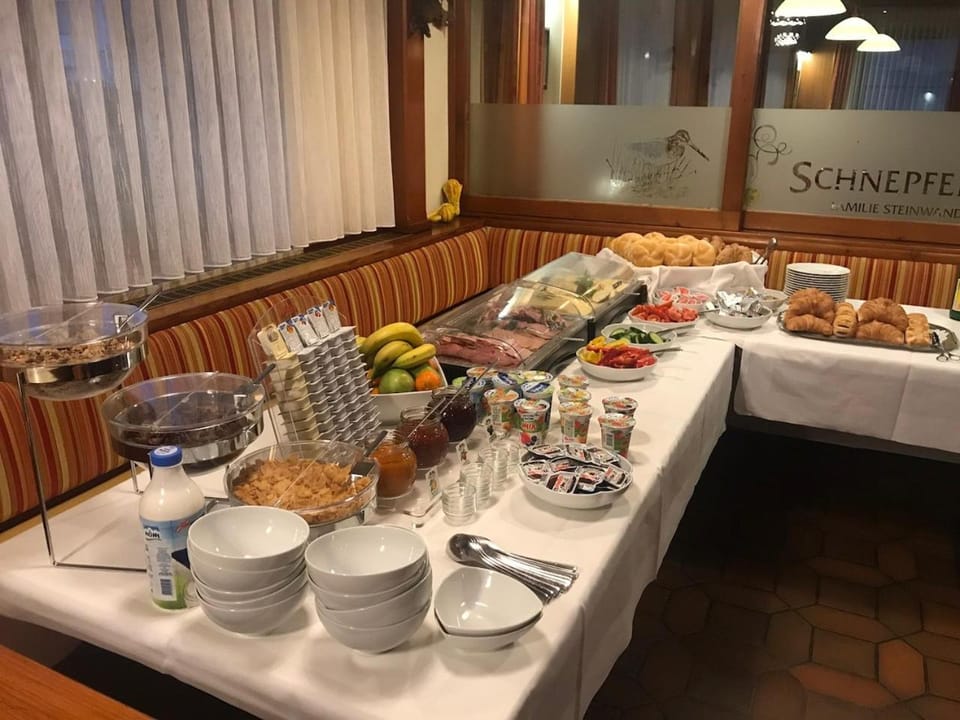Food and drinks, Buffet breakfast