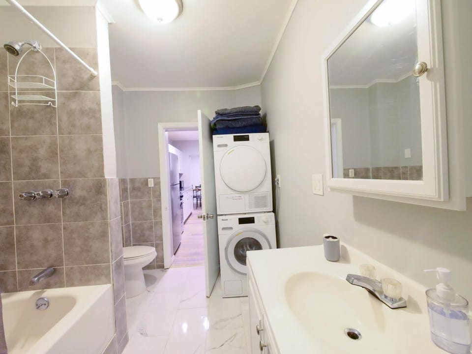 Modern comfort-2BR haven mins to NYC Apartment in Hoboken