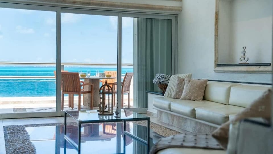 4BR Beachfront Beautiful House w/ Pool House in Cancun