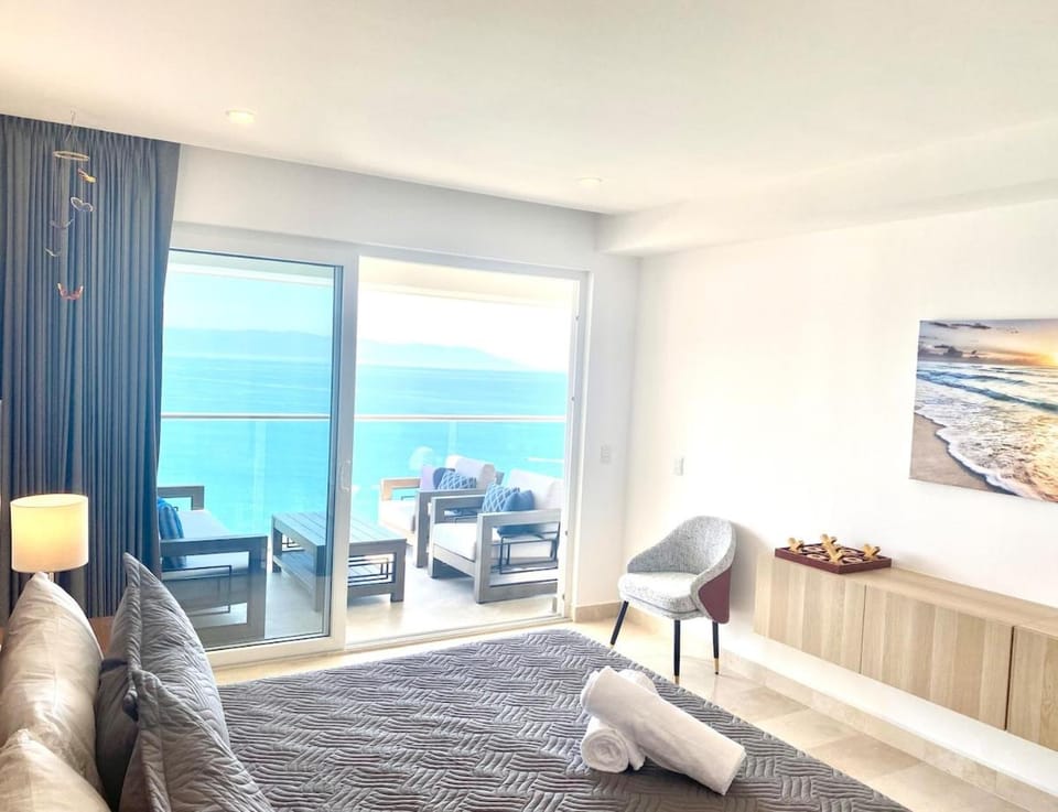 Harbor 171 with Amazing View of the Ocean, Beach and Pool Apartment in Puerto Vallarta