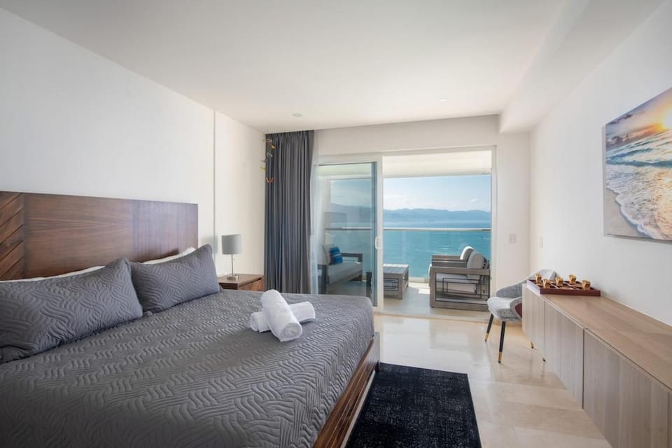 Harbor 171 with Amazing View of the Ocean, Beach and Pool Apartment in Puerto Vallarta