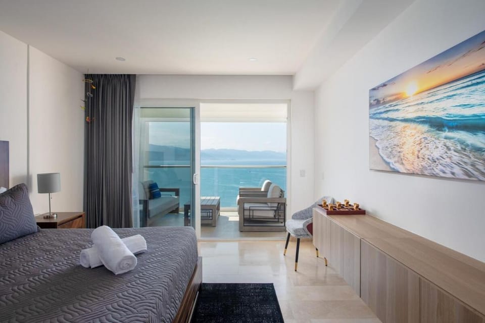 Harbor 171 with Amazing View of the Ocean, Beach and Pool Apartment in Puerto Vallarta