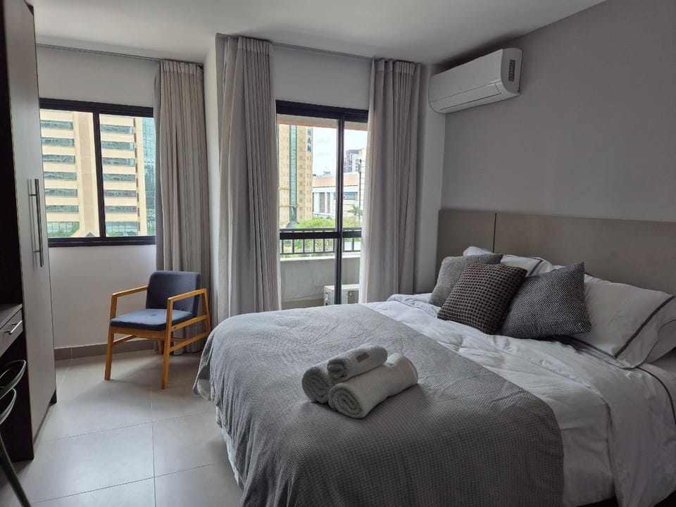 Bed, Bedroom, towels