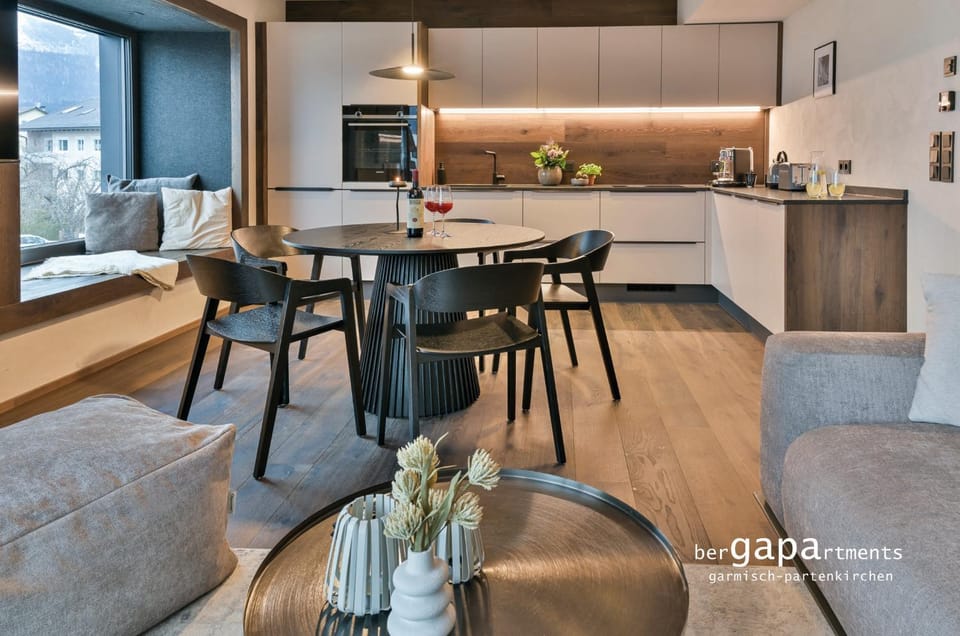 Kitchen or kitchenette, Living room, Seating area, Dining area, dishwasher, oven, stove
