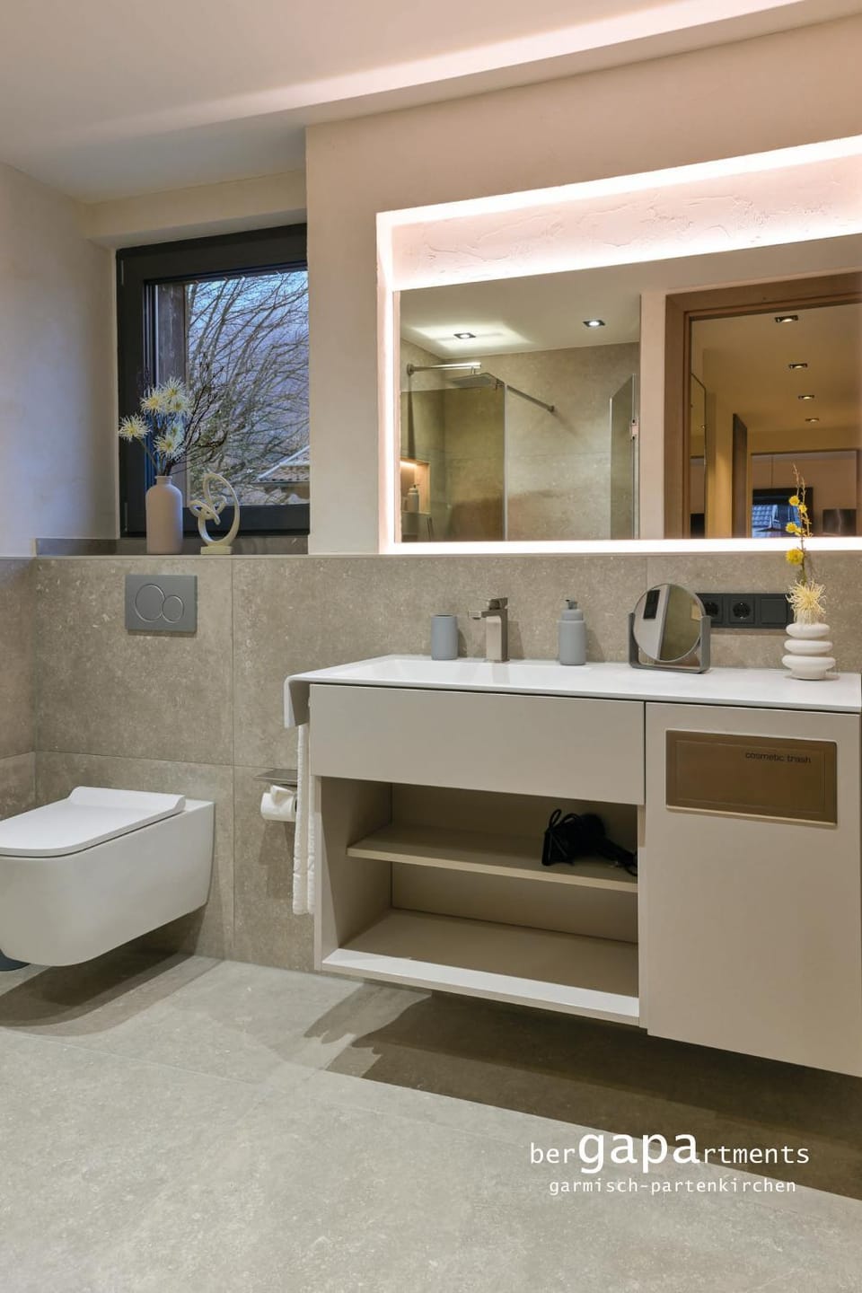 Toilet, Bathroom, towels