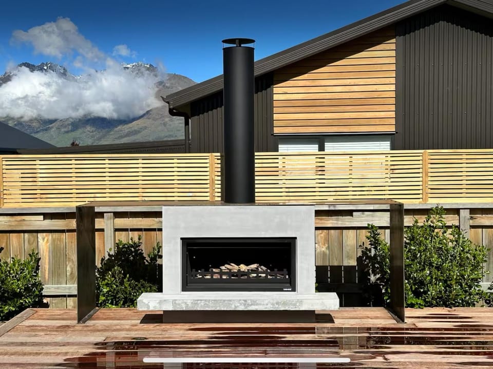 Modern home with SPA House in Otago
