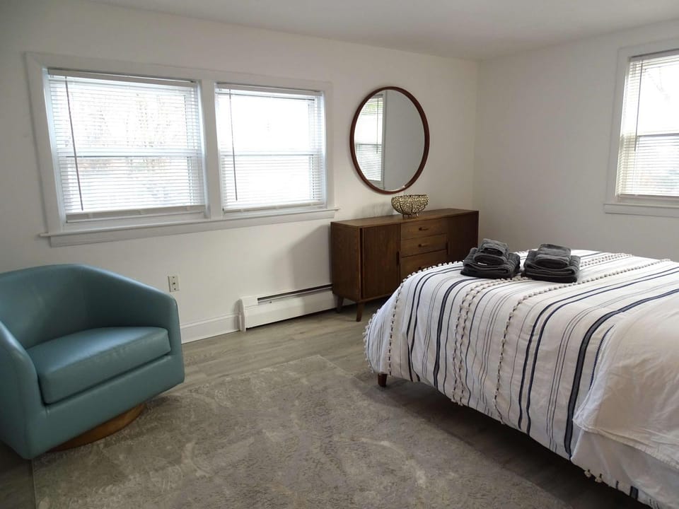 Comfortable 3 Bed Apt in Quiet Neighborhood Apartment in Natick