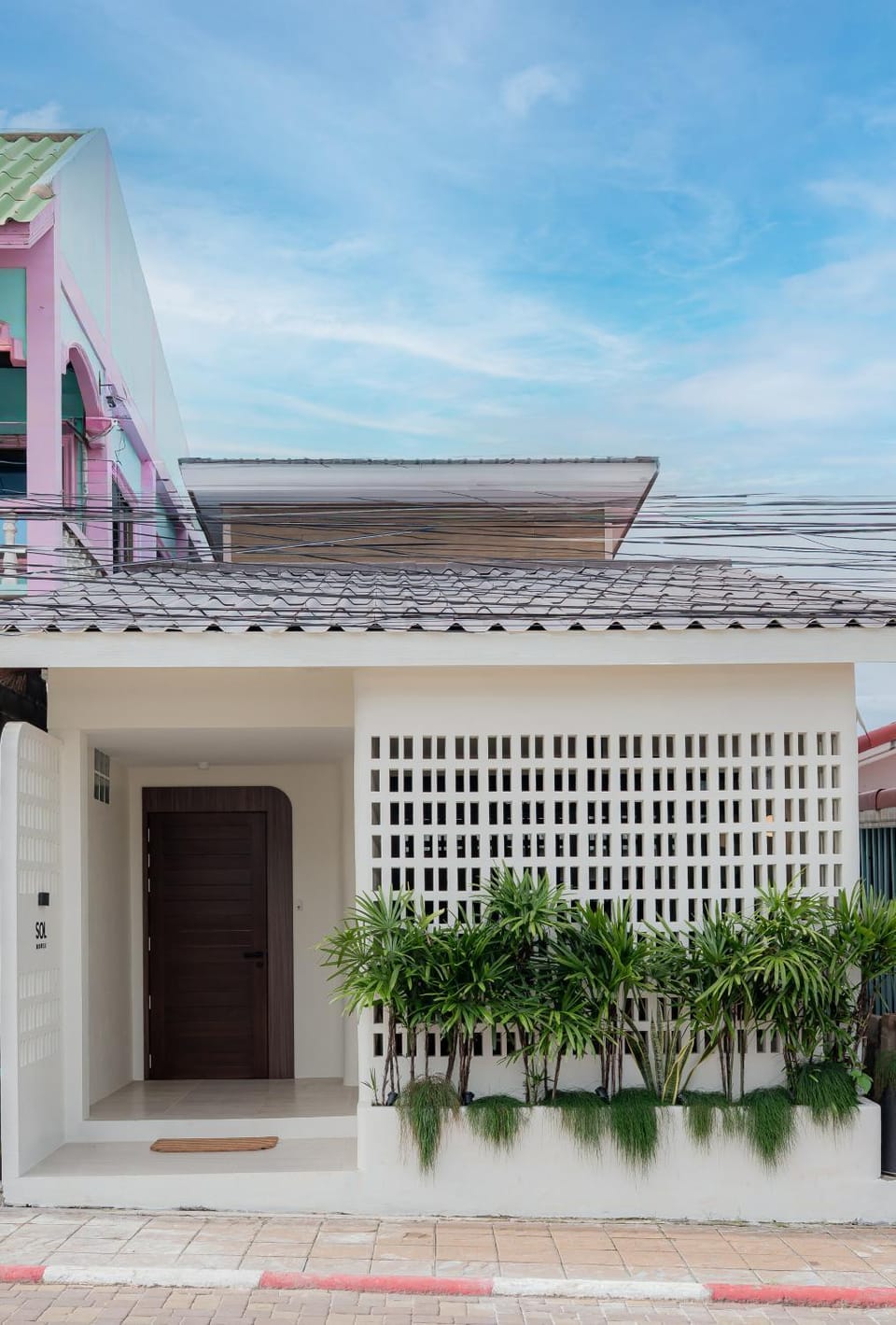 Facade/entrance