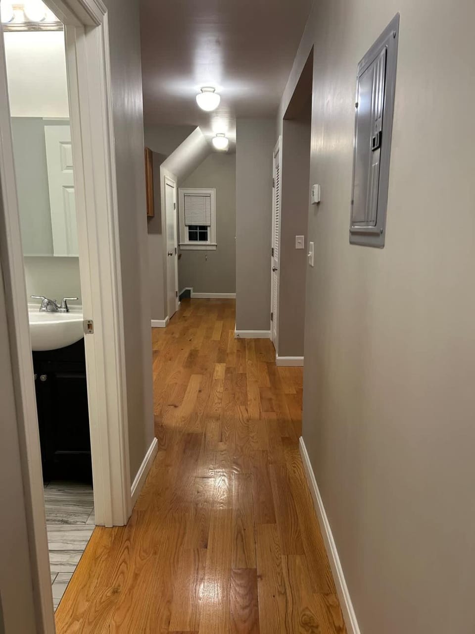 Convenient 2 bed Apt in Everett a Short Walk to Encore Apartment in Everett