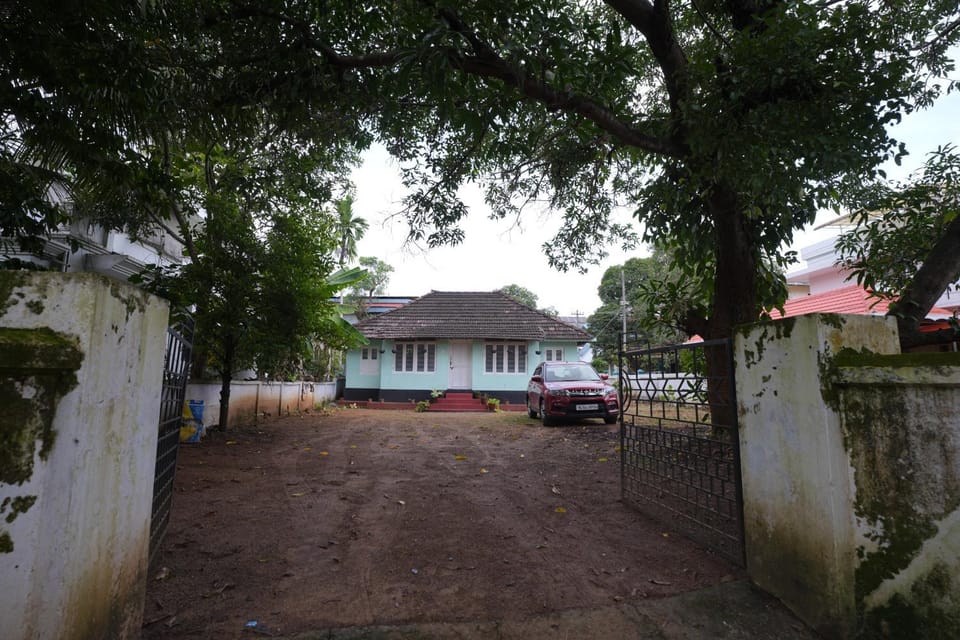 Property building, Neighbourhood, Garden, Street view, Parking