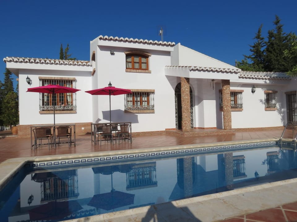 Property building, Day, Swimming pool, Swimming pool