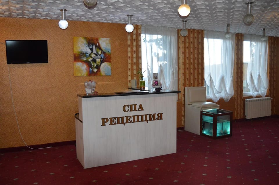 Staff, Spring, Winter, Summer, Massage, Sauna, Steam room, Spa and wellness centre/facilities, Autumn