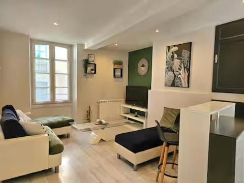 Cosy Chic - Balcon Apartment in Pau