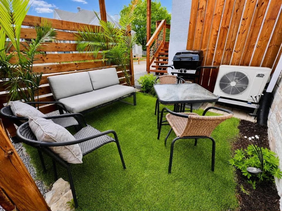 L'Escapade Champlain - 2 Min Falls - Free Parking Apartment in Quebec City