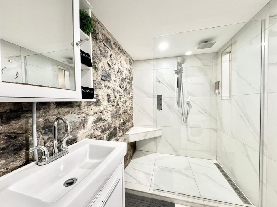 Loft The Montcalm -2 min Falls - Free Parking Apartment in Quebec City