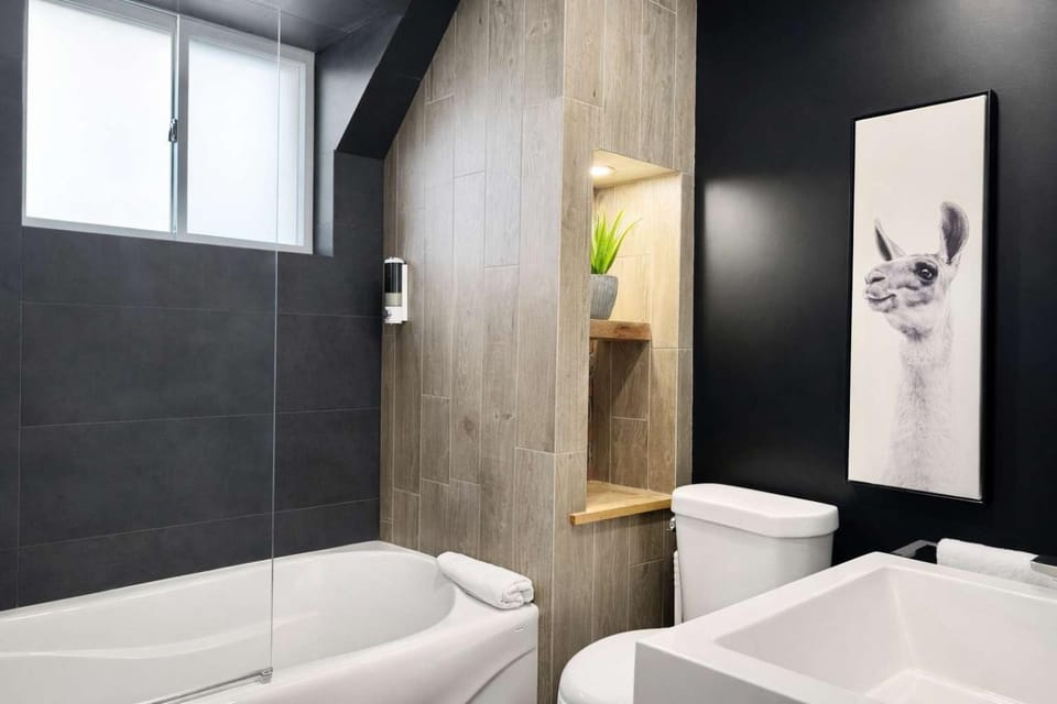 Le Wolfe - 2 Bedrooms - 2 min Falls - Free Parking Apartment in Quebec City