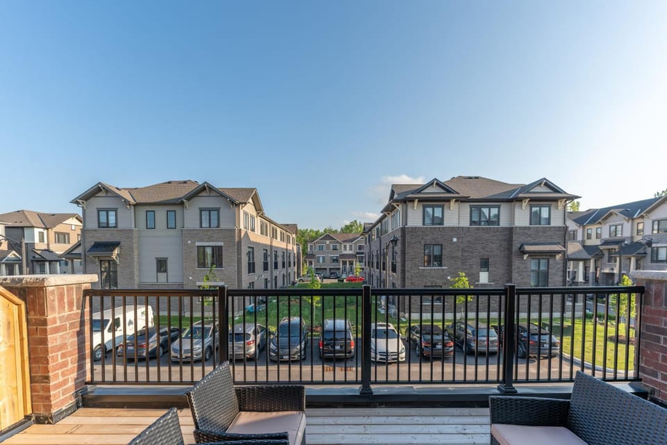 New 3 Bed House - Golf & Waterfalls in Stoney Creek House in Hamilton