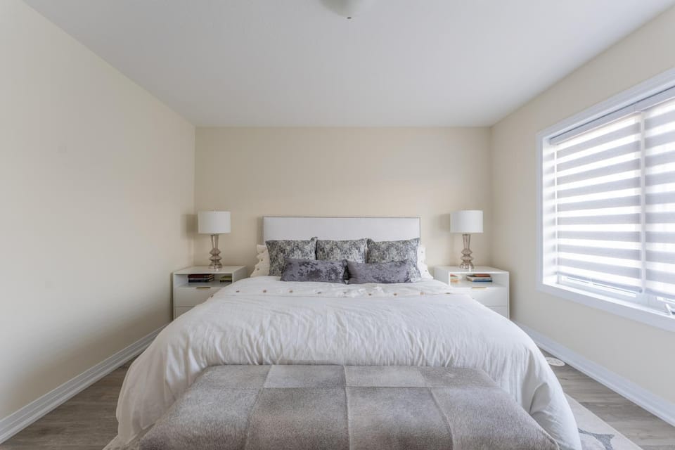 New 3 Bed House - Golf & Waterfalls in Stoney Creek House in Hamilton