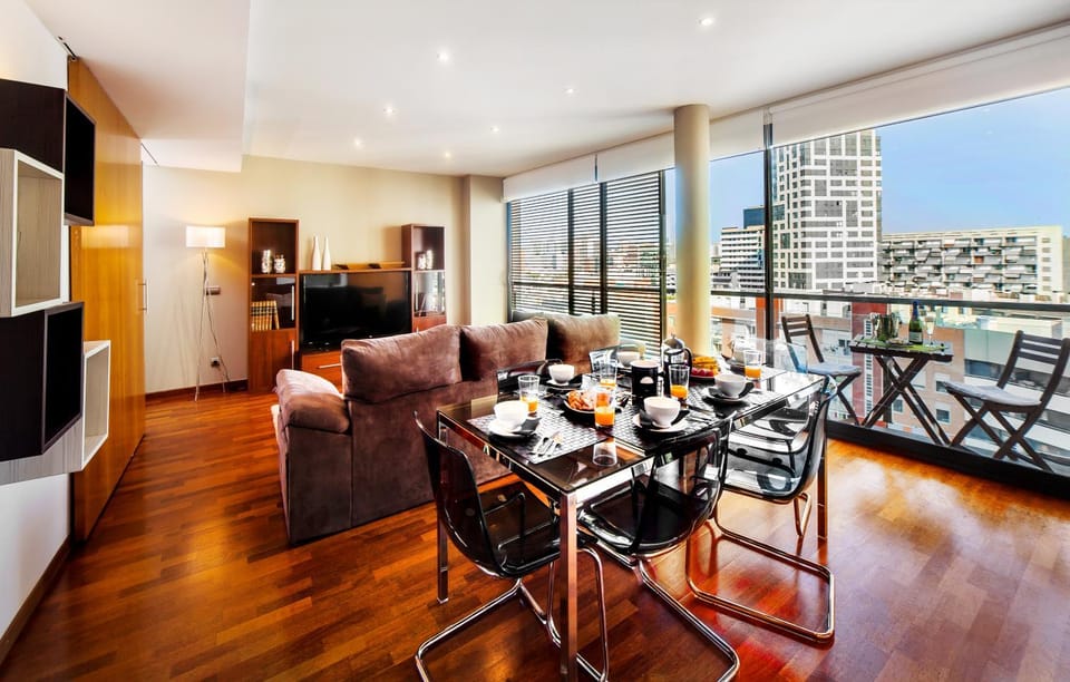 TV and multimedia, View (from property/room), Balcony/Terrace, Living room, Seating area, Dining area
