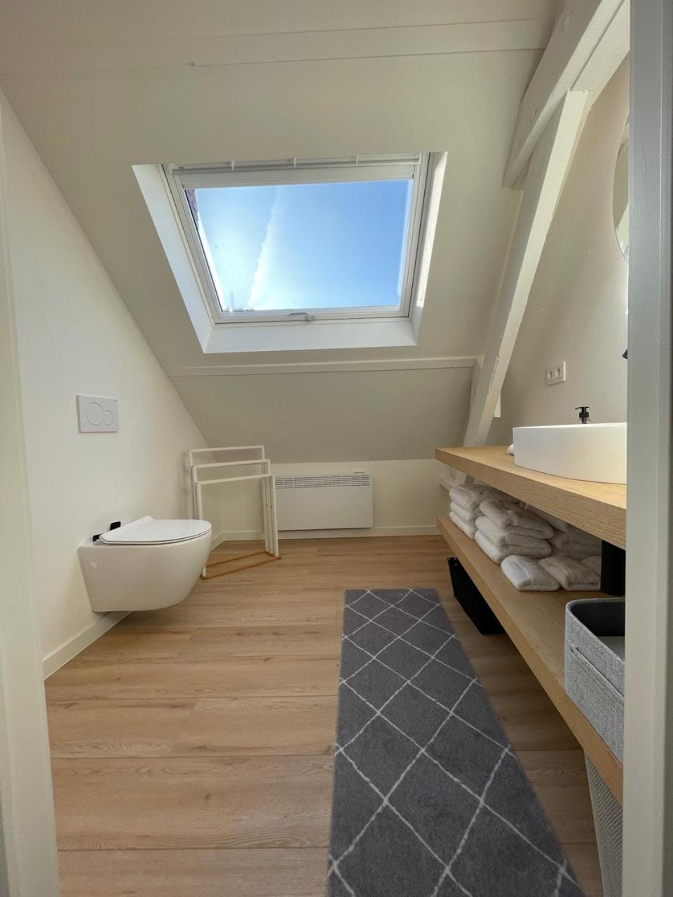 Toilet, Bathroom, towels