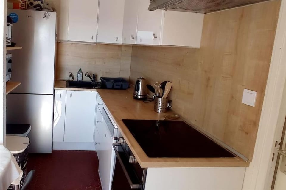 Kitchen or kitchenette, stove