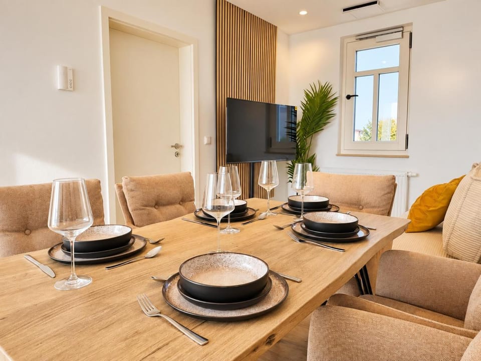 TV and multimedia, Living room, Dining area