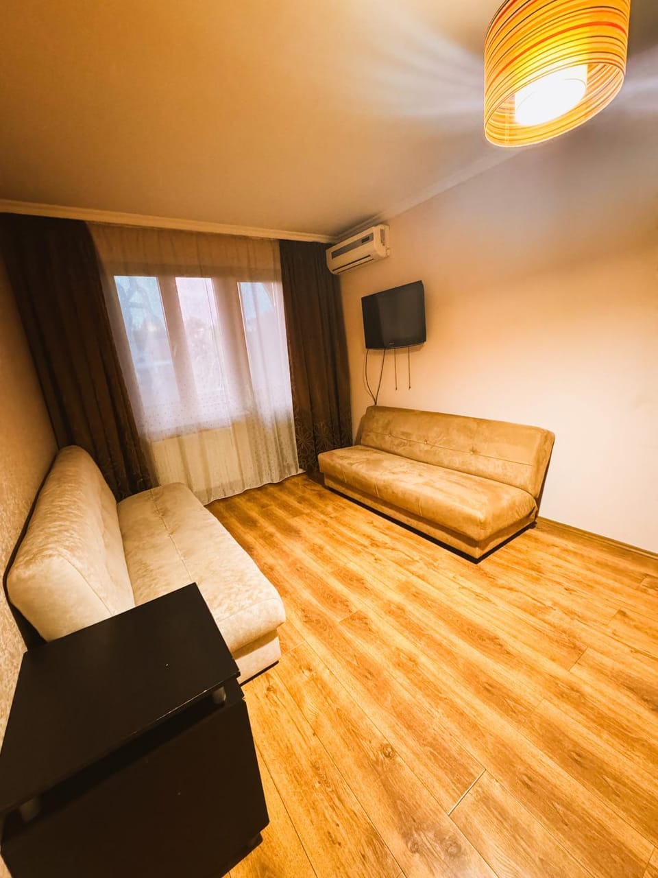TV and multimedia, Living room, Seating area, Bedroom