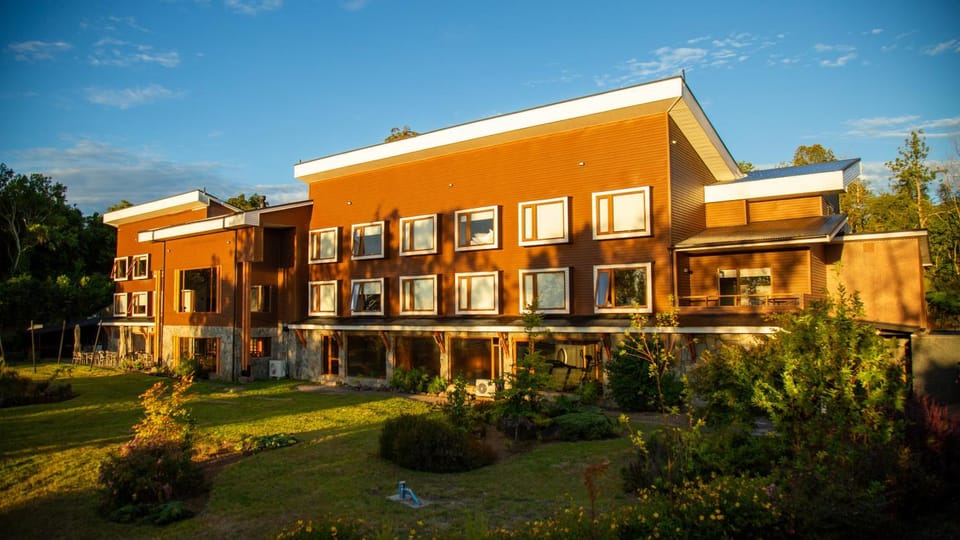 Property building, Day, Garden, Garden view