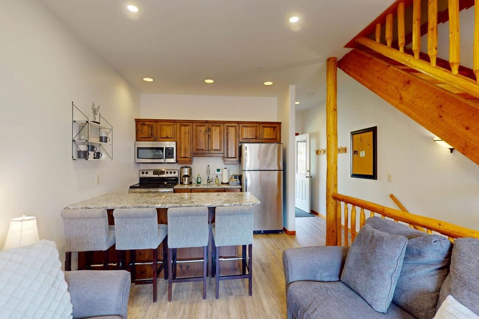 Cedar Lodge Escape at Whitetail townhomes House in British Columbia