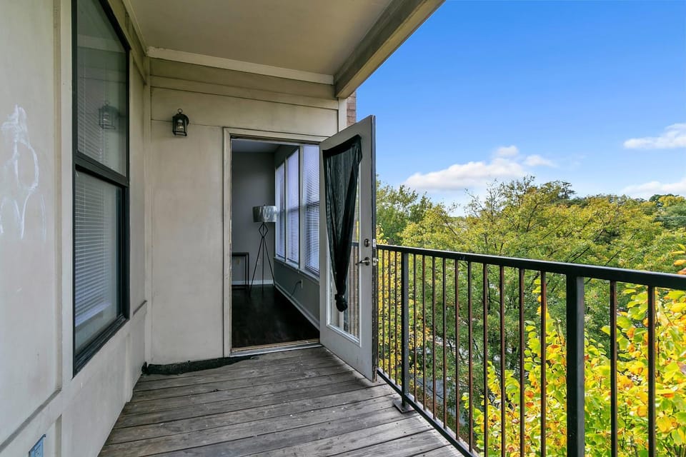 Stylish Sky Lofts Condo in Historic West End condo Apartment in Atlanta