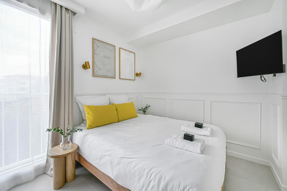 Bed, Night, Decorative detail, Bedroom, internet, towels